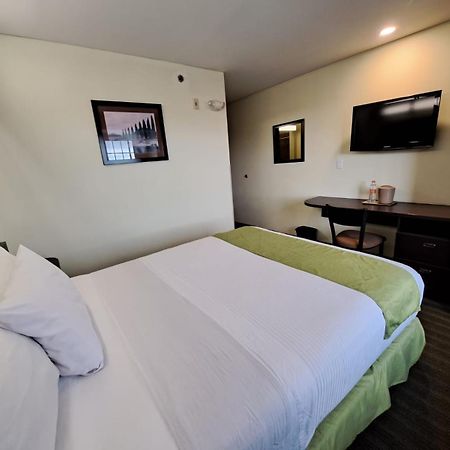 Microtel Inn And Suites By Wyndham Toluca Exteriér fotografie
