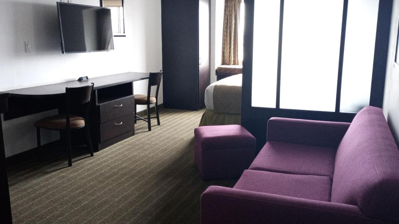 Microtel Inn And Suites By Wyndham Toluca Exteriér fotografie