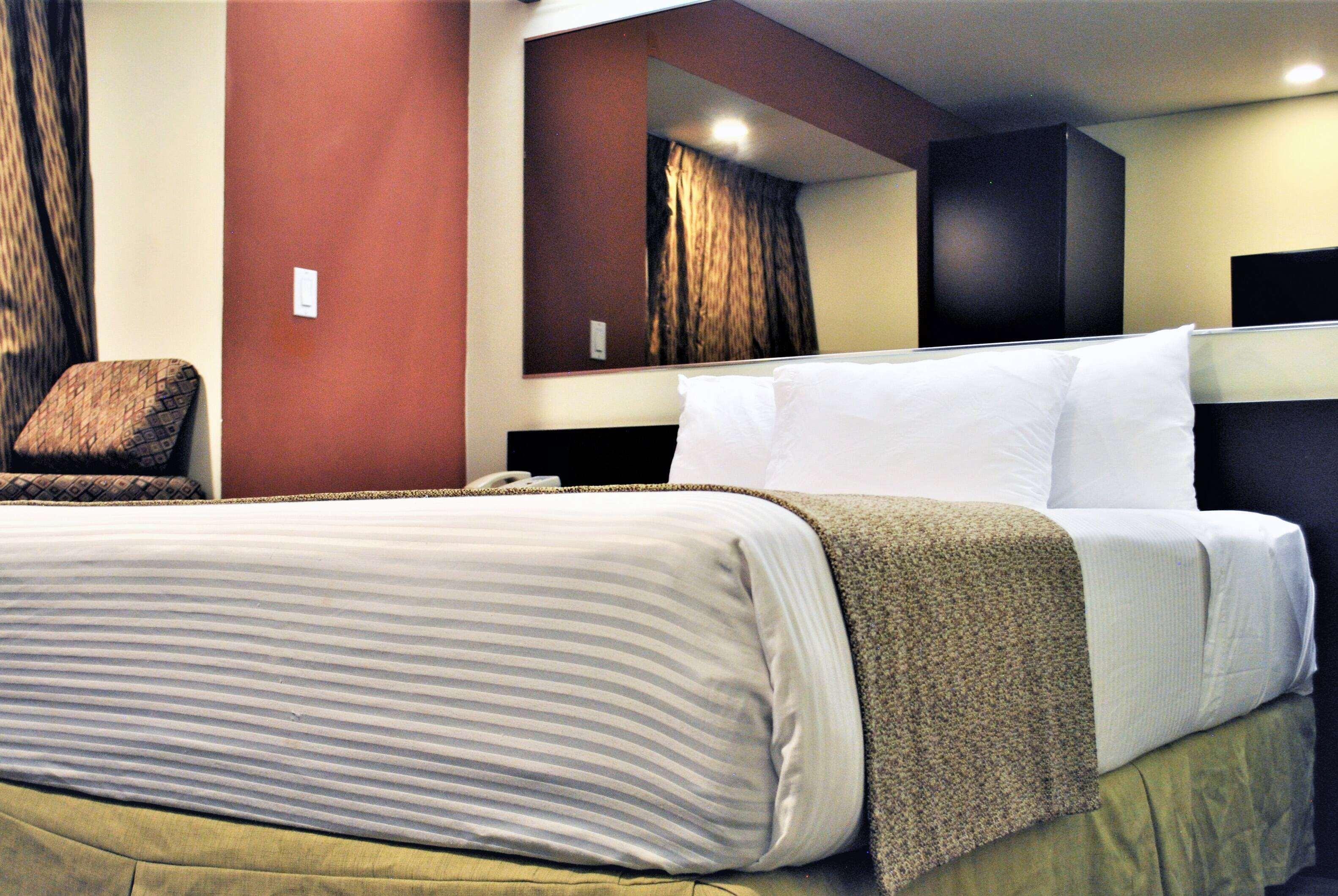 Microtel Inn And Suites By Wyndham Toluca Exteriér fotografie