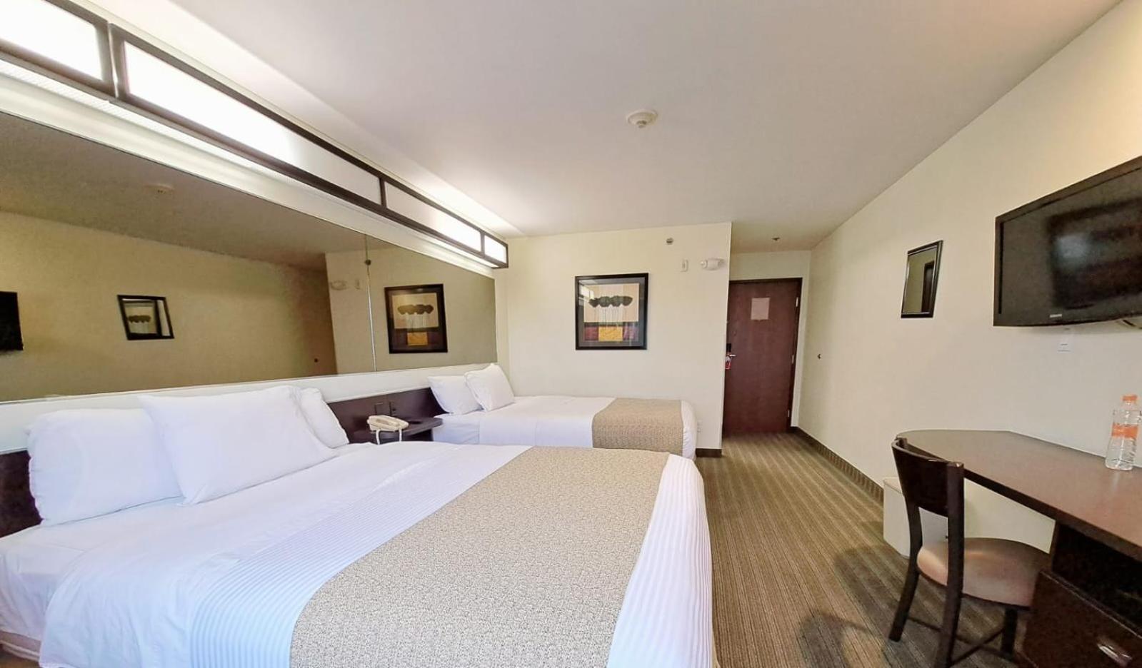 Microtel Inn And Suites By Wyndham Toluca Exteriér fotografie