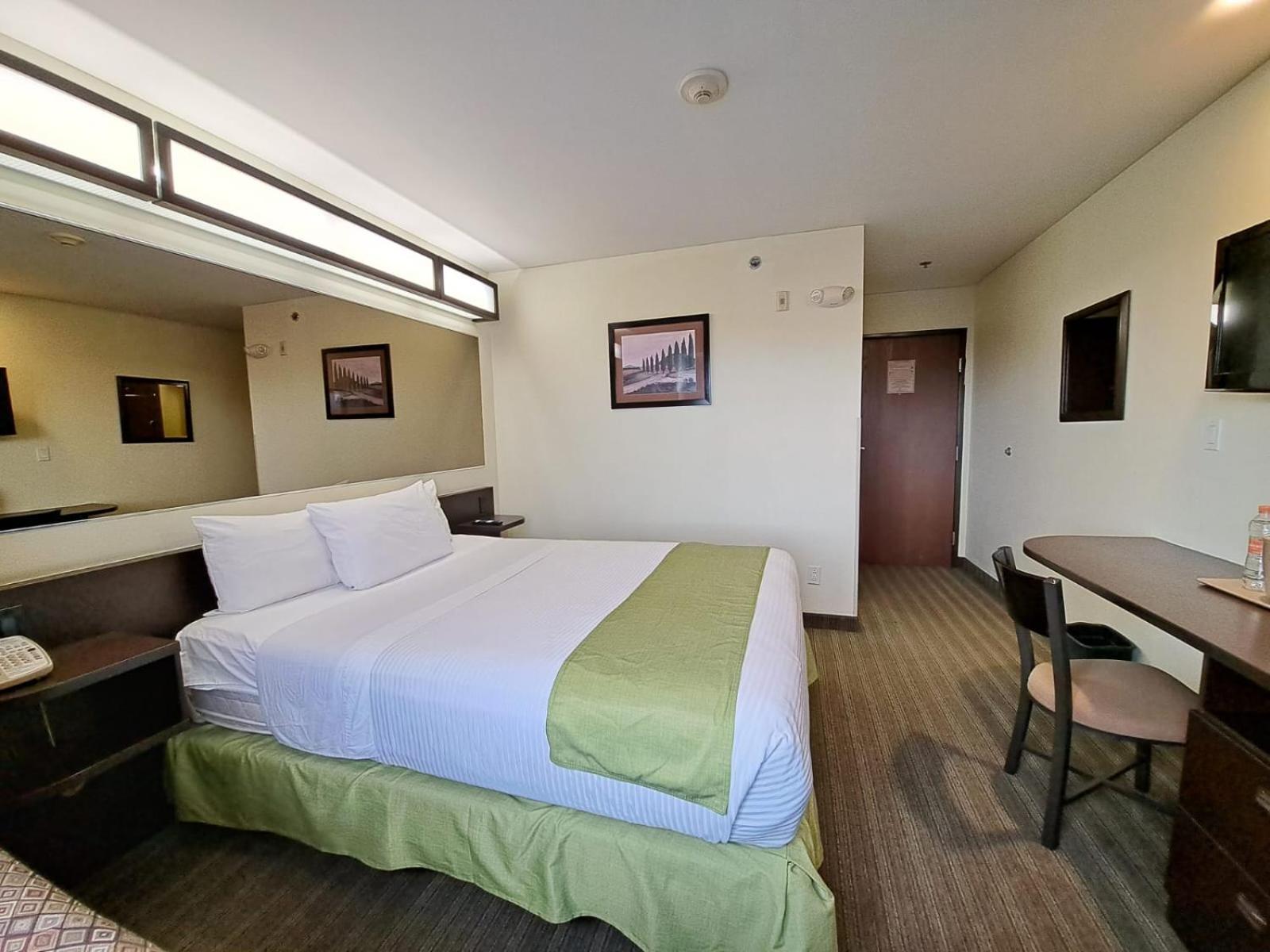 Microtel Inn And Suites By Wyndham Toluca Exteriér fotografie